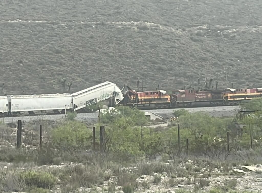 Choque de trenes en Ramos Arizpe, Coahuila deja maquinistas heridos
