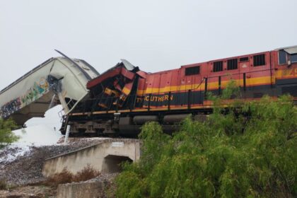 Choque de trenes en Ramos Arizpe, Coahuila deja maquinistas heridos