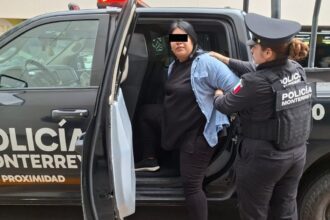 Detienen a mujer por robo de ropa en Sears de Monterrey