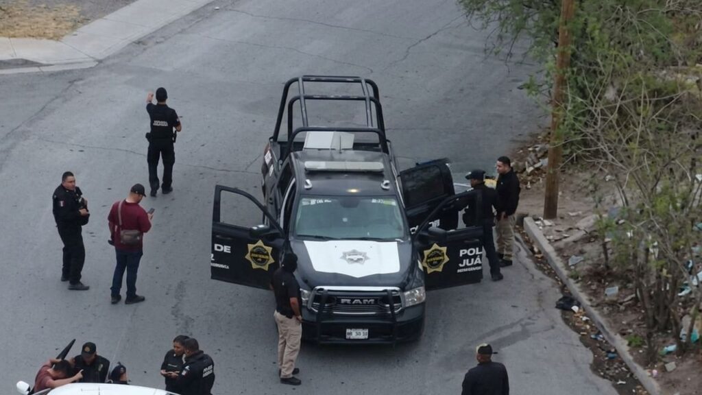 Escapa detenido, roba patrulla y desata balacera en Escobedo