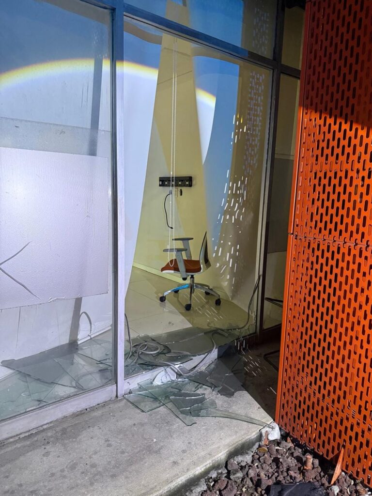 Detienen a hombre por robo en banco del sur de Monterrey