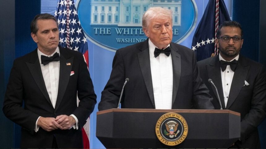 Evacúan a Donald Trump tras disparos en cena de la Casa Blanca