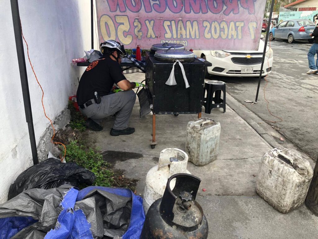 Explota puesto de tacos en San Nicolás; menor resulta lesionada