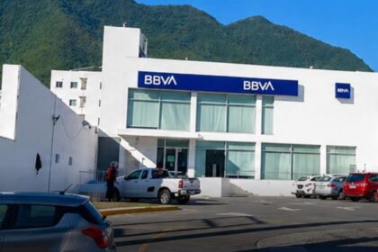 Hombre es asaltado en banco de Monterrey: le roban 6 millones