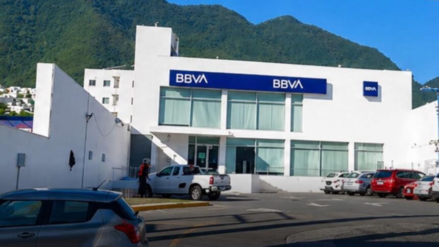 Hombre es asaltado en banco de Monterrey: le roban 6 millones
