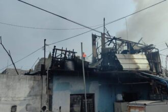 Incendio consume segundo piso de casa en Juárez NL