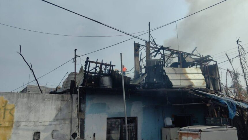 Incendio consume segundo piso de casa en Juárez NL