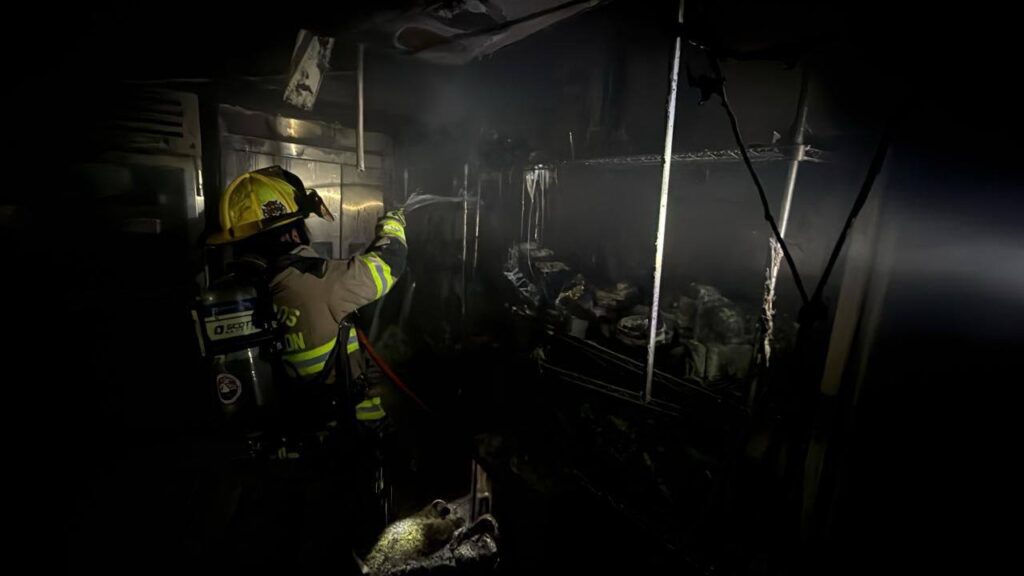 Incendio en restaurante Cenacolo de San Pedro; activa evacuación