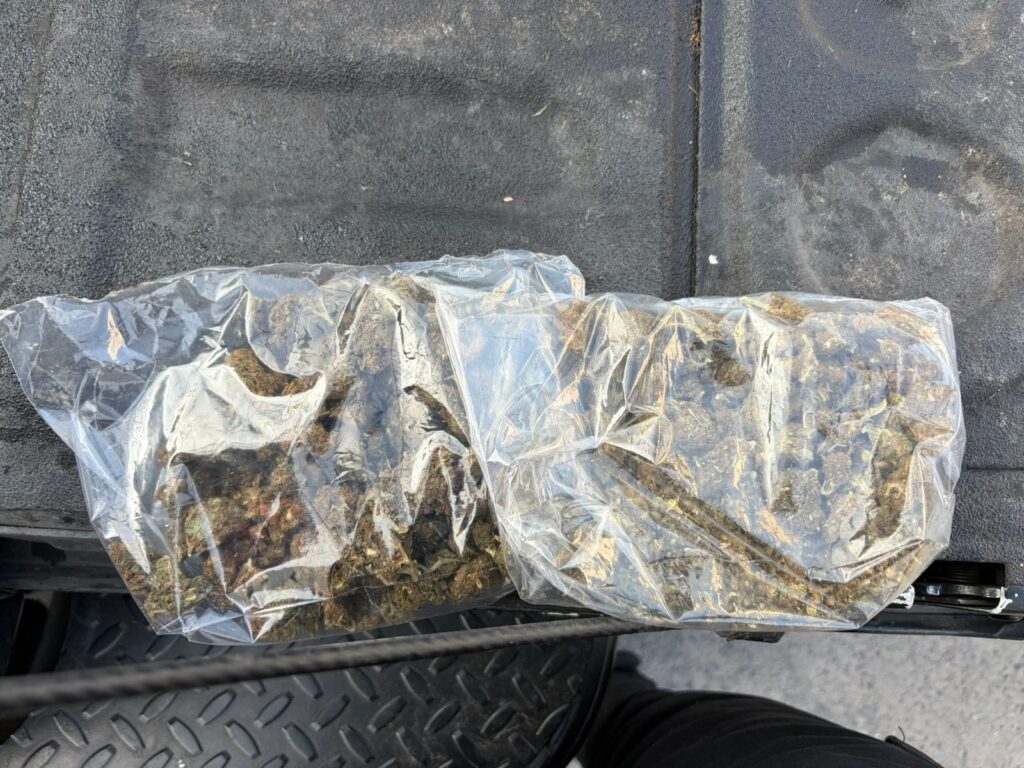 Detienen a menor con droga tras persecución en Monterrey