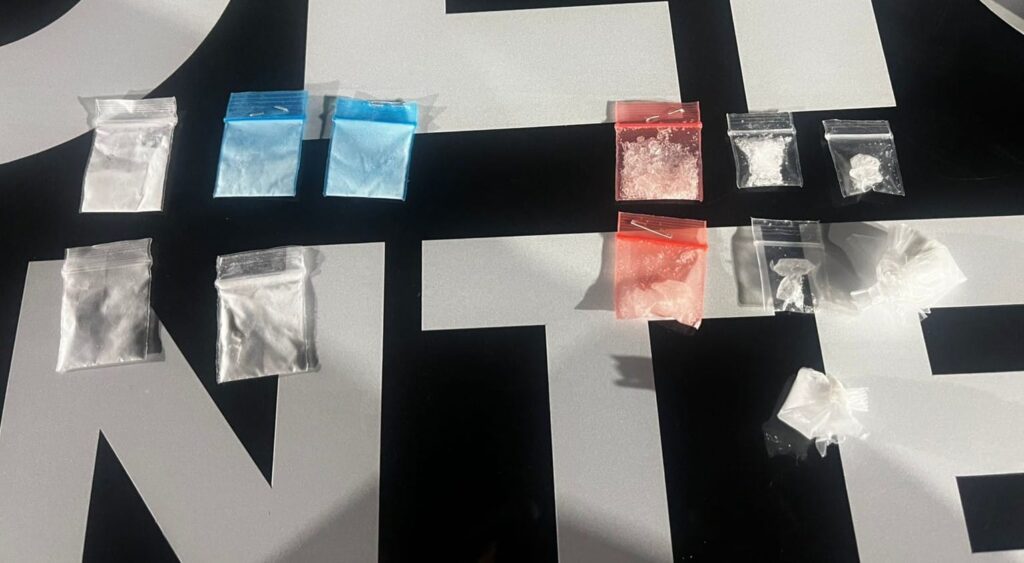 Detienen a menores con droga y moto sin placa en Monterrey