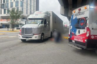 Fallece limpiaparabrisas tras ser atropello en Apodaca