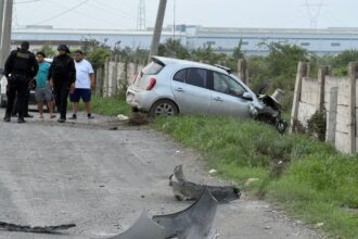 Mujer embarazada impacta su vehículo y sale ilesa en Escobedo