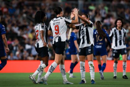 Rayadas venció 3-0 a Pumas con un “hat-trick” de Emily Gielnik y se mantiene como líder e invicto en el Torneo Clausura 2026