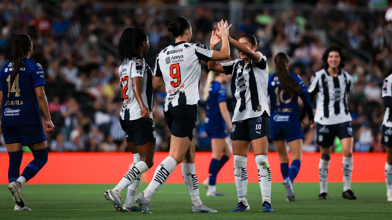 Rayadas venció 3-0 a Pumas con un “hat-trick” de Emily Gielnik y se mantiene como líder e invicto en el Torneo Clausura 2026