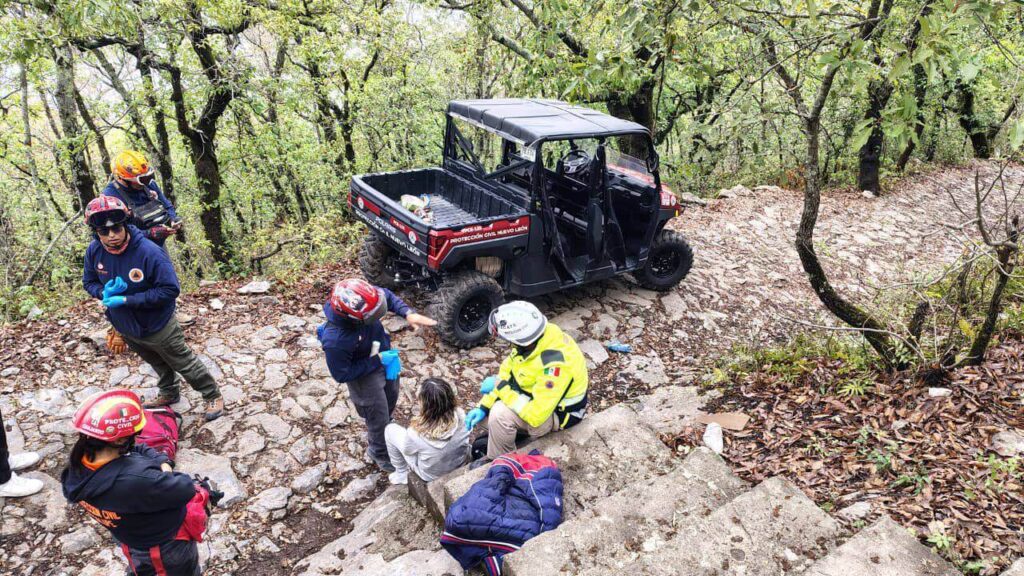 Rescatan a mujer lesionada en el Cerro de la Silla