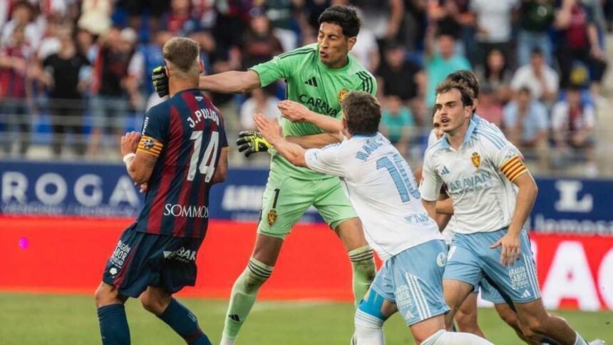 Suspenden 13 partidos a Estaban Andrada tras golpear a rival