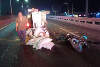 Volcadura en Carretera Nacional tras choque en El Uro