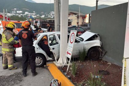 Accidente vial en Carretera Nacional deja a 2 adultos sin vida y 2 menores lesionados en Monterrey