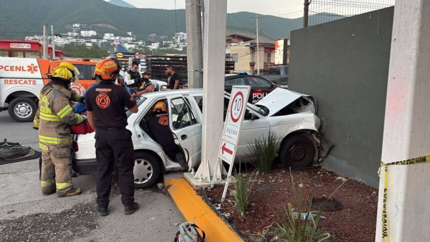 Accidente vial en Carretera Nacional deja a 2 adultos sin vida y 2 menores lesionados en Monterrey