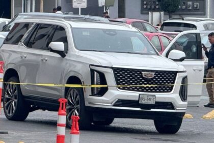 Atacan a balazos a mujer en estacionamiento de centro médico en el Obispado, Monterrey