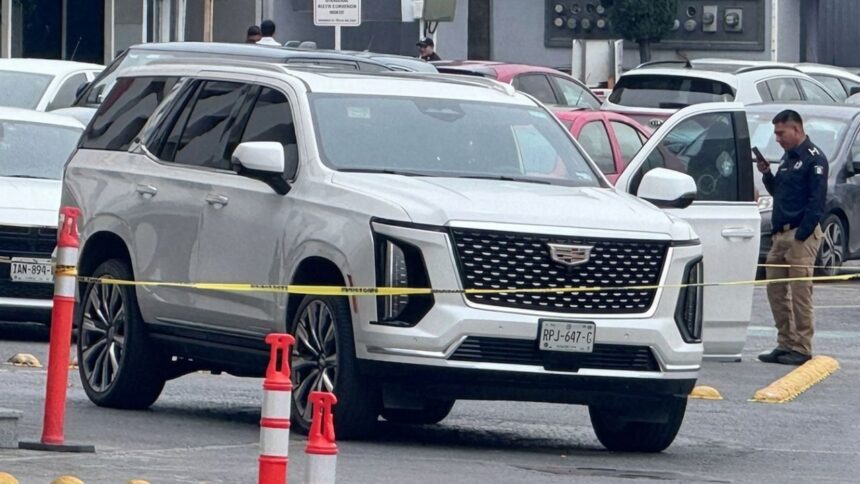 Atacan a balazos a mujer en estacionamiento de centro médico en el Obispado, Monterrey