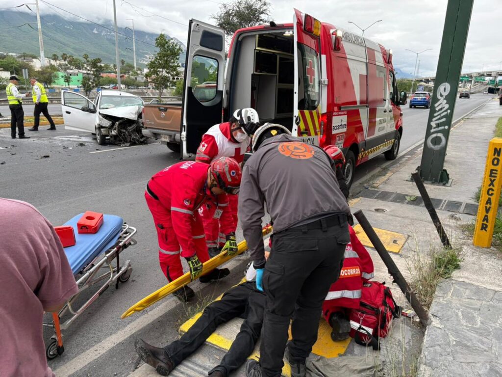 Accidente en San Pedro provoca caos vial y deja lesionado
