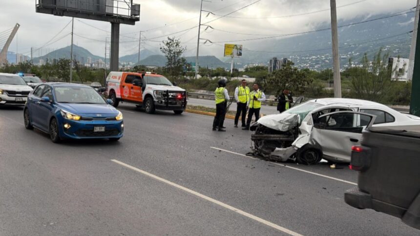 Accidente en San Pedro provoca caos vial y deja lesionado