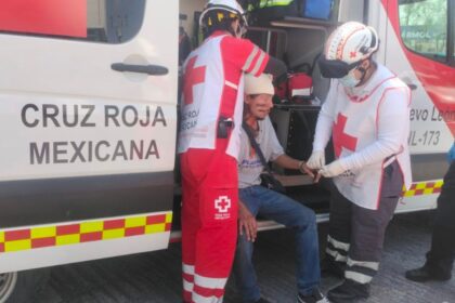 Ciclista es atropellado en pleno Centro de Monterrey