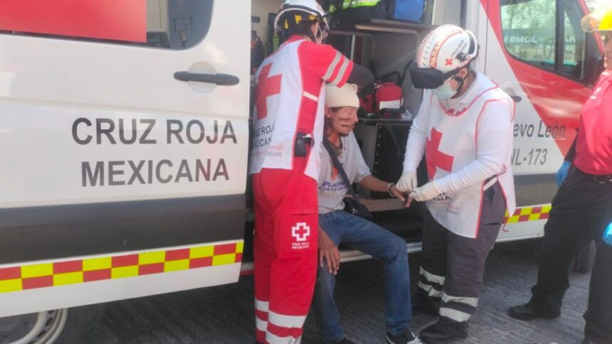 Ciclista es atropellado en pleno Centro de Monterrey