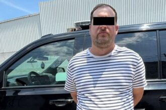 Detienen a hombre con camioneta robada en Monterrey