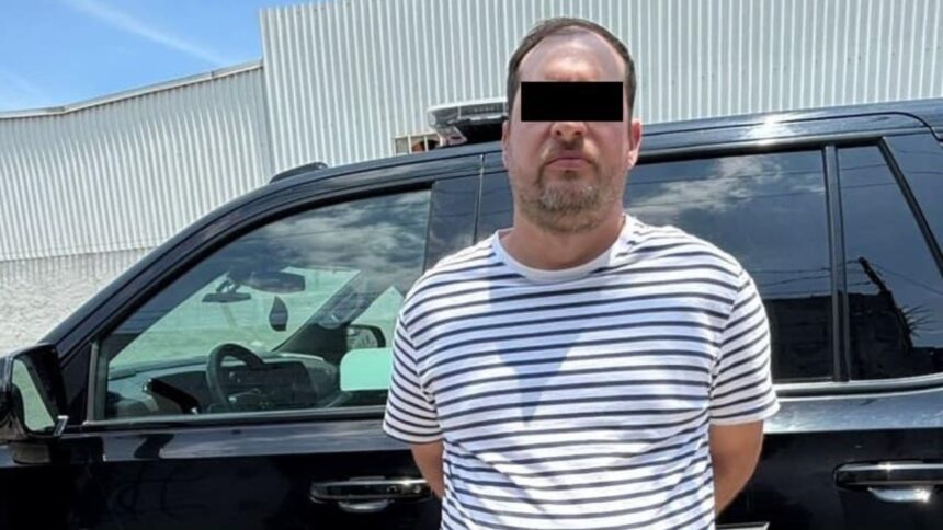 Detienen a hombre con camioneta robada en Monterrey