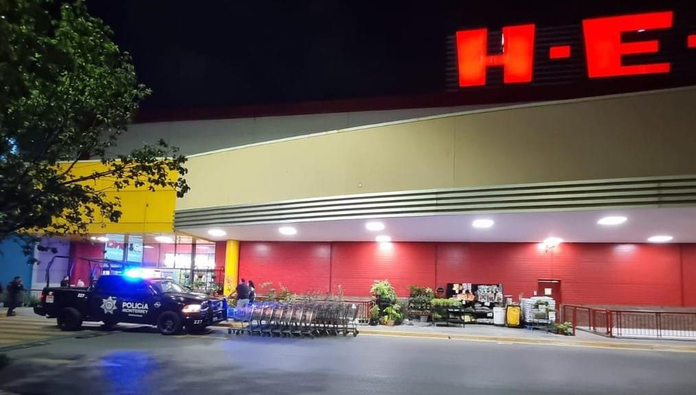 Caen pareja por robo de cosméticos en tienda HEB de Monterrey