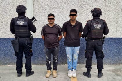 Detienen a dos hombre con droga y una arma larga en Juárez