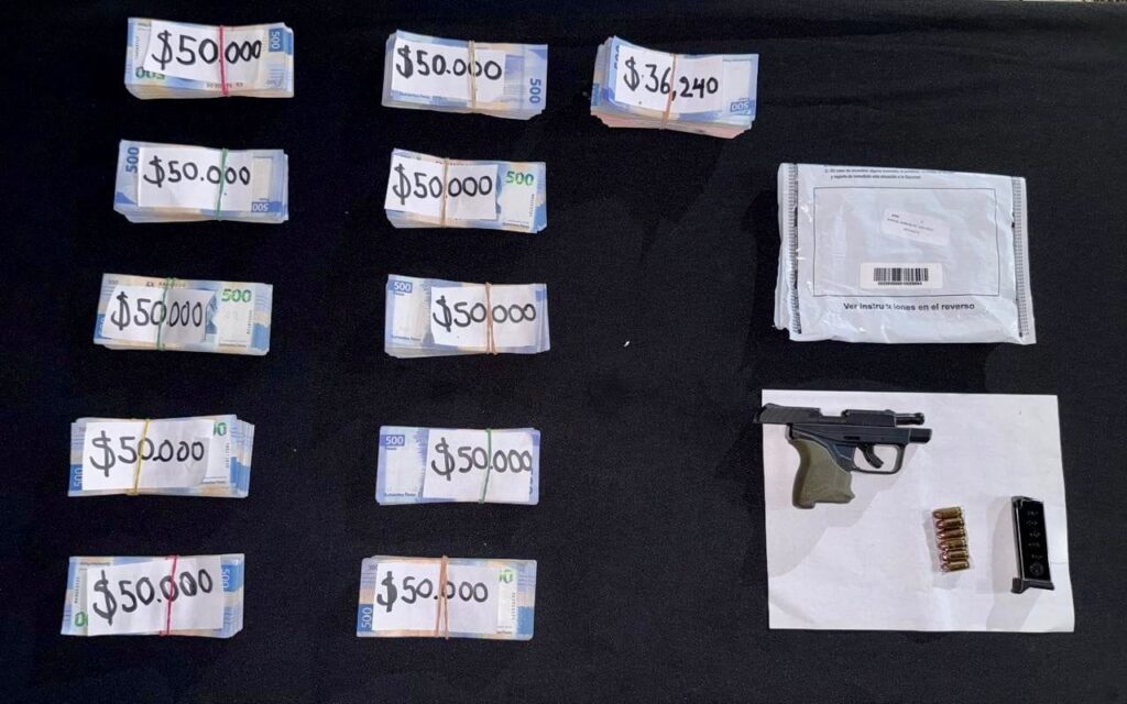 Detienen a pareja armada con $536 mil pesos en Zuazua NL