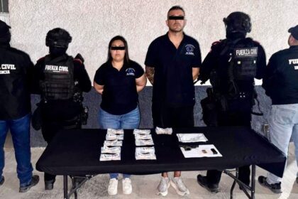 Detienen a pareja armada con $536 mil pesos en Zuazua NL