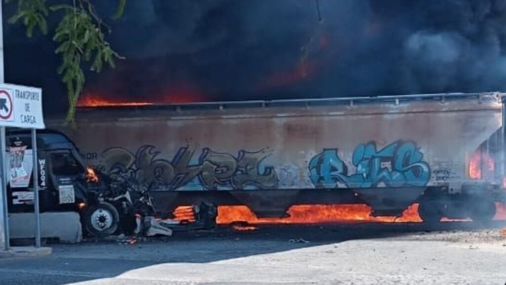 Explota pipa tras choque con tren en Querétaro; hay muertos