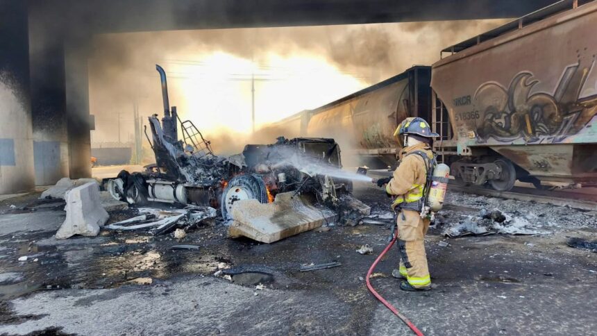 Explota pipa tras choque con tren en Querétaro; hay muertos