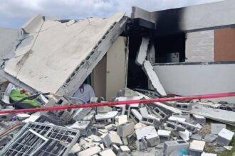 Explosión destruye vivienda y causa incendio en Cadereyta