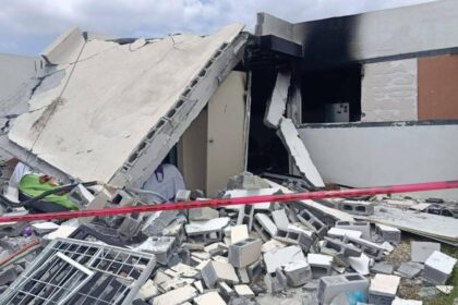 Explosión destruye vivienda y causa incendio en Cadereyta
