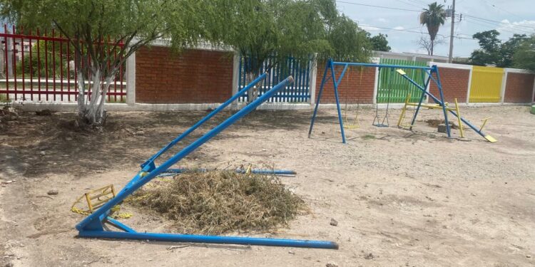 Muere niño tras colapso de juegos en kínder de Monclova