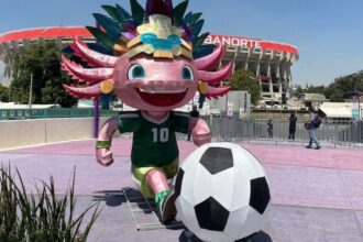 FIFA obligará retiro del ajolote instalado afuera del Estadio Ciudad de México