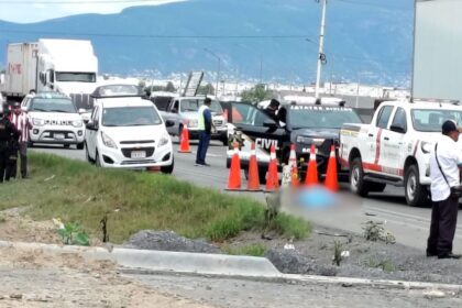 Hombre muere arrollado al cambiar una llanta en García