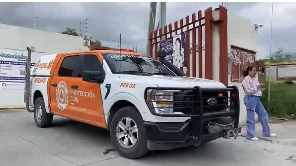 Incendio de tráiler en Apodaca provoca evacuación de guardería
