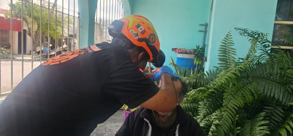 Fuego consume vivienda en la colonia Martínez en Monterrey