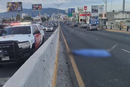 Motociclista muere tras derrapar y chocar en Gonzalitos en Monterrey