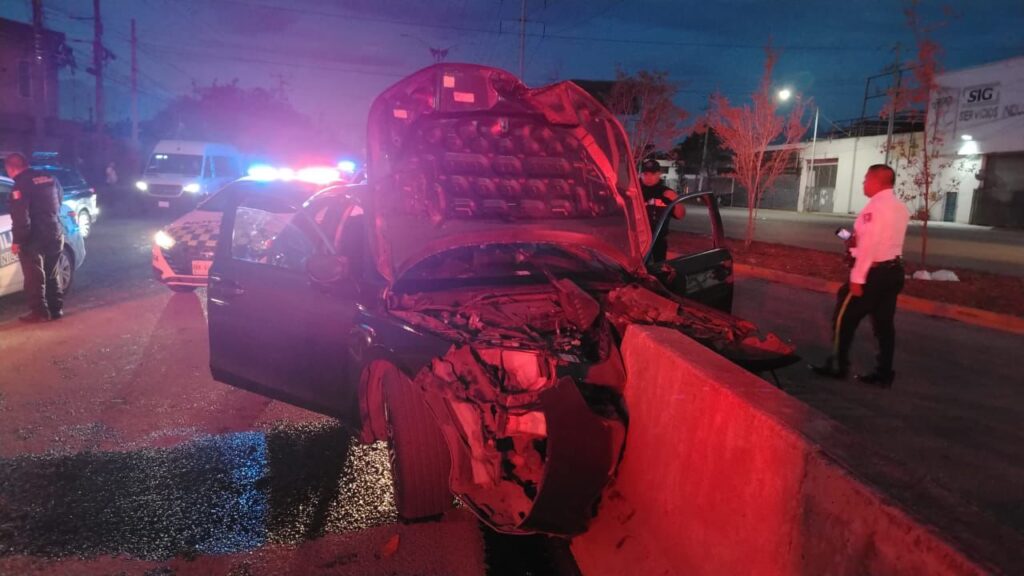 Muere conductor tras chocar contra muro en San Nicolás