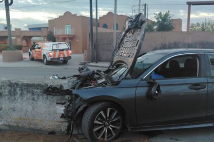 Muere conductor tras chocar contra muro en San Nicolás