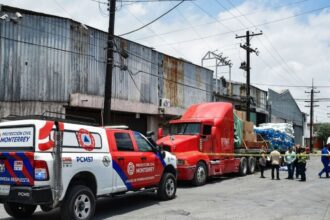 Muere trabajador tras caer de plataforma en Monterrey