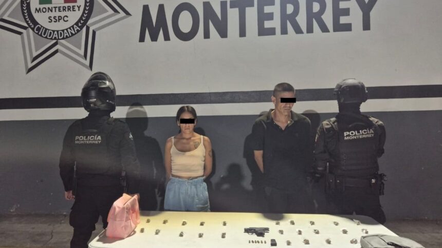 Detienen a pareja armada y con droga en la colonia Las Flores, Monterrey