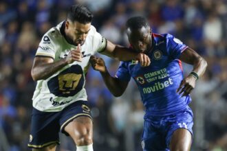 Cruz Azul y Pumas empatan sin goles y dejan todo para la vuelta en CU. Liga MX